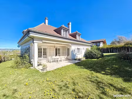 maison 9 pièces 257 m²