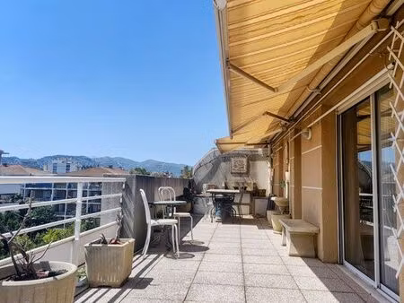 t2 avec immense terrasse de 45 m² – dernier étage – résidence sécurisée – aubagne centre
