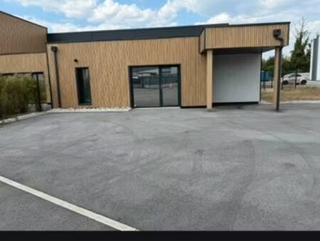 local d'activités 250 m2 - 70m2 bureau climatisé