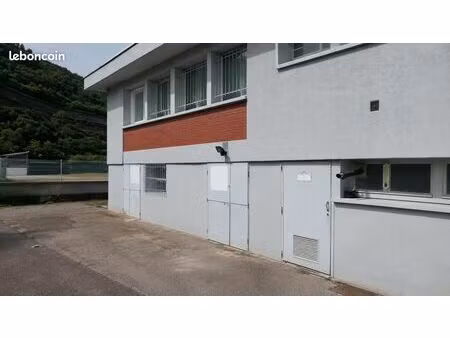 local de stockage sécurisé 86 m² – accès véhicule – besançon