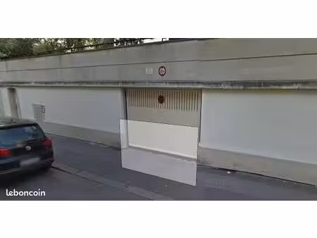 parking/box 12 m² paris