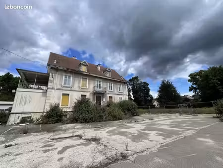 immeuble 15 pièces 450 m²