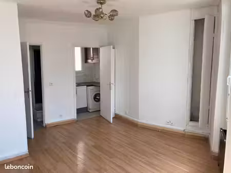 studio paris bien placé