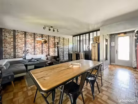 maison individuelle dans quartier calme proche des commerce / école