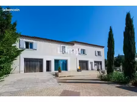 villa 8 pièces 388 m²