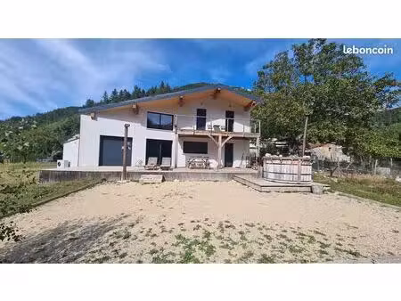 propriété 6 pièces 140 m²