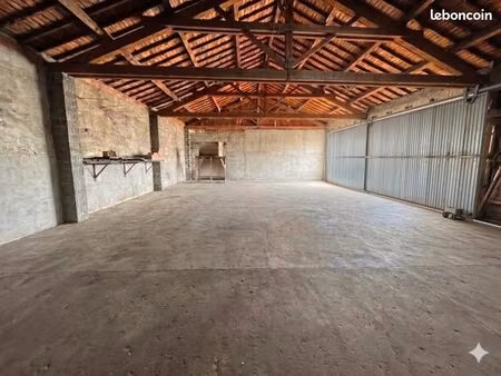 local industriel 365 m²