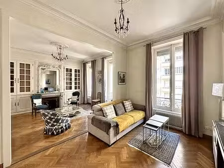 appartement 1 chambre meublé avec ascenseur et cheminée