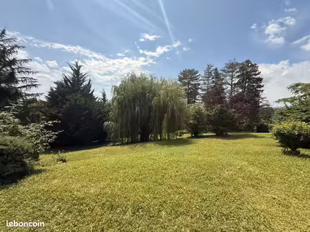 terrain à bâtir de 1532 m² à charbonnieres-les-bains (69)