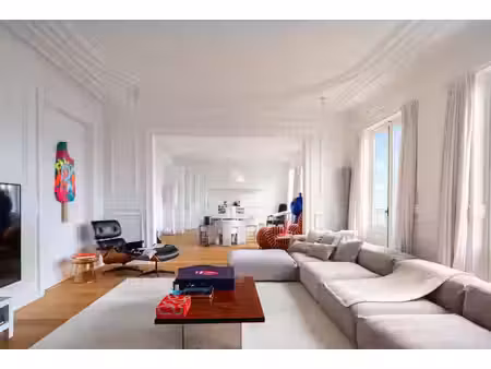 magnifique appartement historique 3ch/2sdb sur la meir