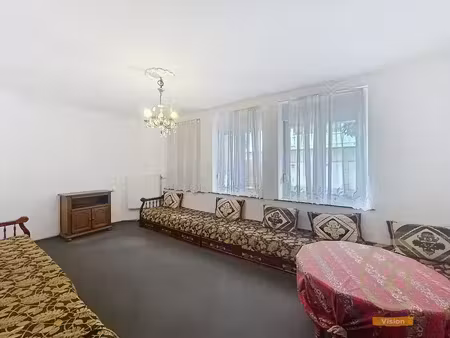 rez-de-chaussée 1 chambre avec cour