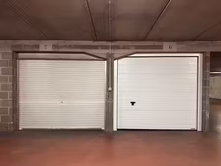2 garage fermés à proximité de la basilique de koekelberg