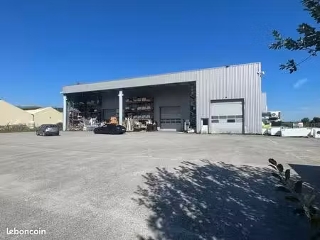 local d'activité 1 667 m²