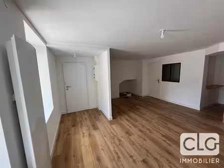 location appartement 1 pièce 32.92 m² à elliant (29370)  420 €