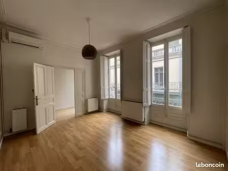 grand t5 renove - maison carree - halles