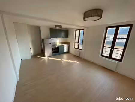appartement studio 24m2 +combles 20 m2