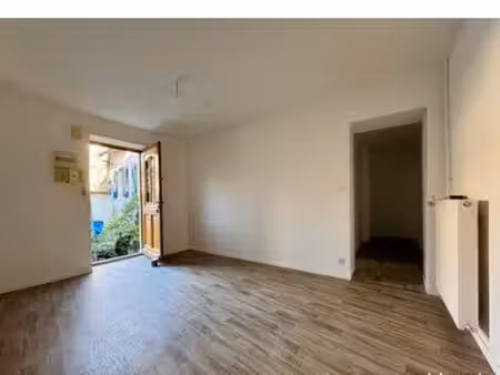 vend beau appartement f2 rdc centre ville