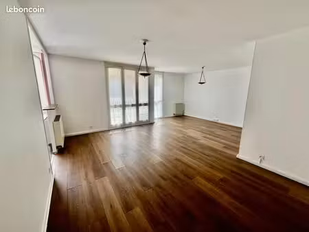 vend appartement 84 33 m² + cave 5 m² / plein centre 31320 castanet-tolosan