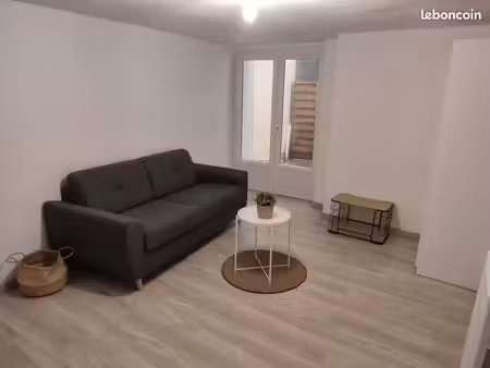 loué studio rdc avec cour