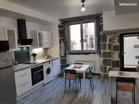 studio meublé rénové avec extérieur privatif – centre historique de montferrand – tram à 3