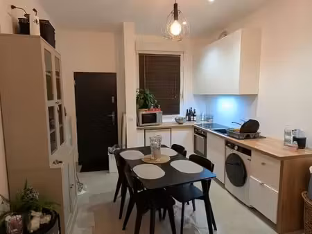 t2 meublé en duplex avec cours extérieur