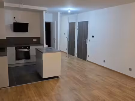 reims centre – t3 de 61 m² avec terrasse et parking