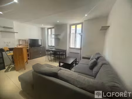 location meublée appartement 1 pièce 35 m² à hyeres (83400)  576 €