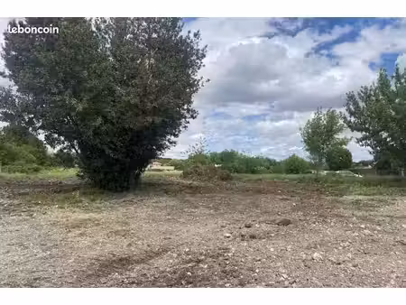 terrain 654 m² le pian medoc
