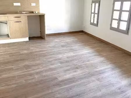 location appartement 2 pièces 37.2 m² à l'isle-sur-la-sorgue (84800)  640 €