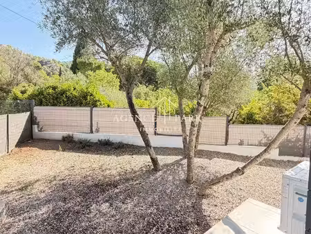 location appartement 2 pièces 37 m² à villecroze (83690)  665 €