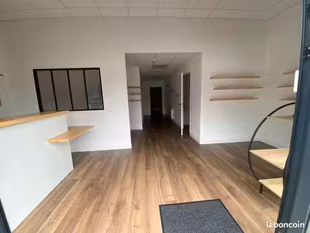 local commercial 76 m² plomelin