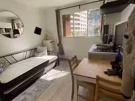 location meublée appartement 1 pièce 10 m² à saint-cloud (92210)  614 €