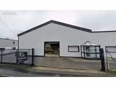 local d'activité 305 m²