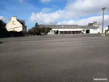local d'activité 1 350 m²