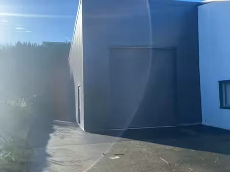 local d'activité 150 m²