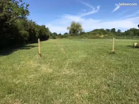 terrain 824 m² pugnac