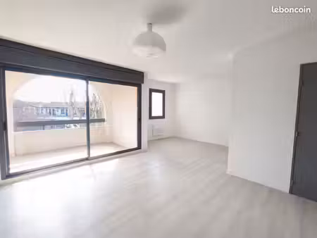castanet centre – beau t3 lumineux avec garage  cave et balcon