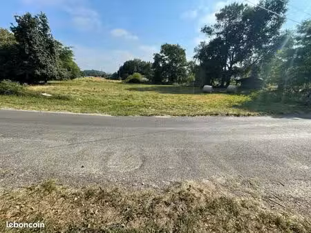 terrain 640 m² podensac