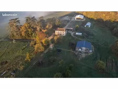 propriété agricole polyvalente – 42 ha d’un seul tenant entièrement clôturés- maison de ma