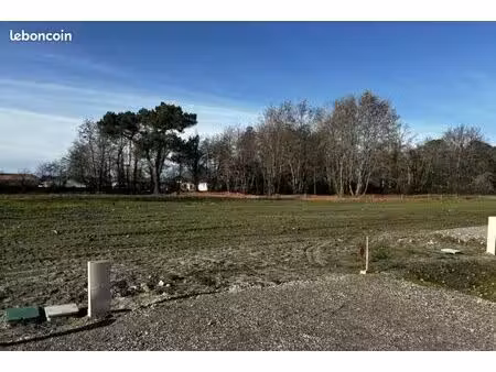 terrain 930 m² margaux