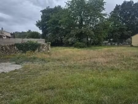 terrain 700 m² landiras