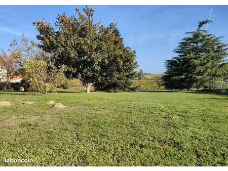 terrain 700 m² saint germain du puch