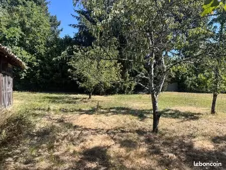 terrain 640 m² margaux