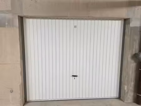 garage à vendre dans résidence sécurisée récente