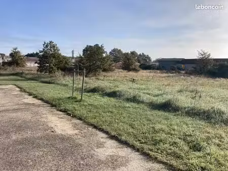 terrain 530 m² arbanats