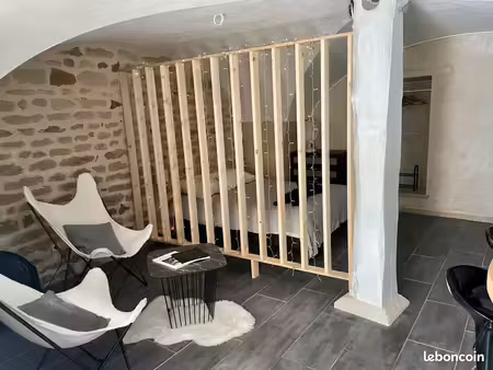 studio meublé 35 m² – hyper centre d'aramon – charges comprises