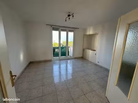 3 pièces près d arène