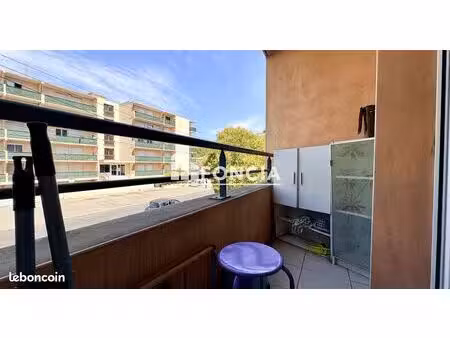 a vendre studio libre d'occupation + exterieur + stationnement