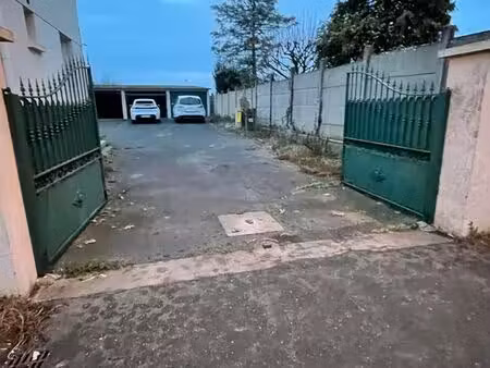 a louer garage box sur ballan securise