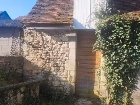 cellier et terrain de 300m2